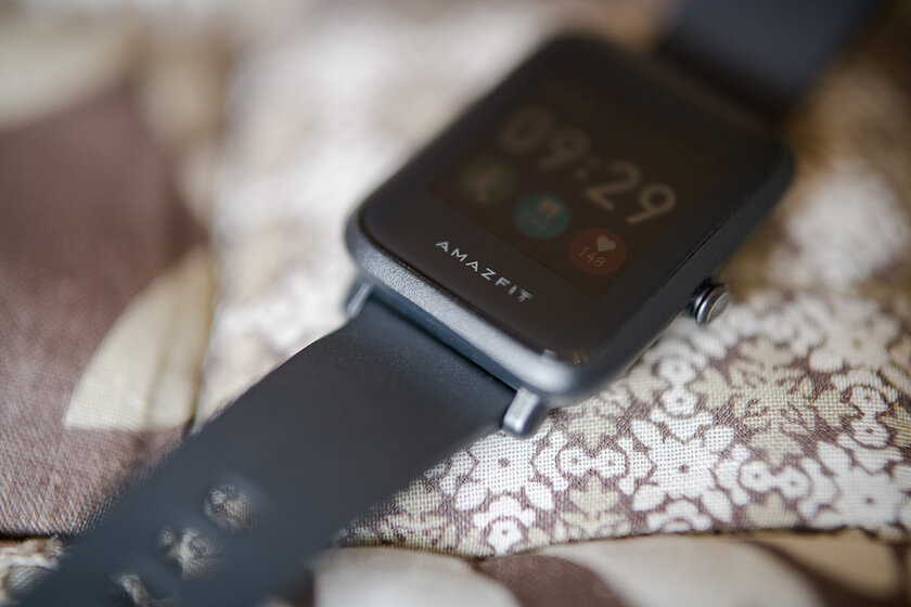 Обзор умных часов Amazfit Bip S Lite. 30 дней на одной зарядке?