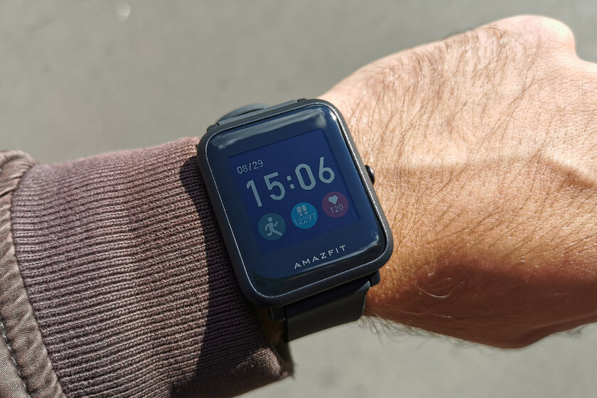 Обзор умных часов Amazfit Bip S Lite. 30 дней на одной зарядке?