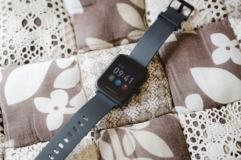 Обзор умных часов Amazfit Bip S Lite. 30 дней на одной зарядке?