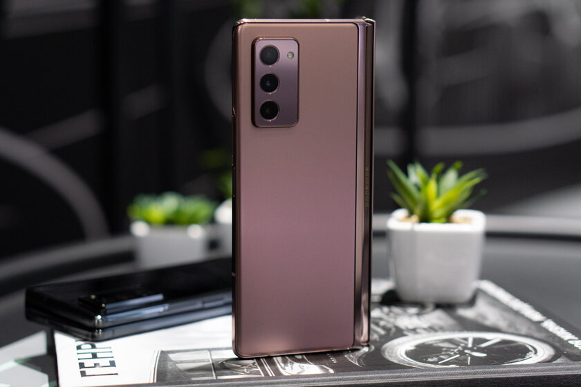 Пощупал Galaxy Z Fold 2 и влюбился: за складными смартфонами будущее, и теперь я с этим согласен