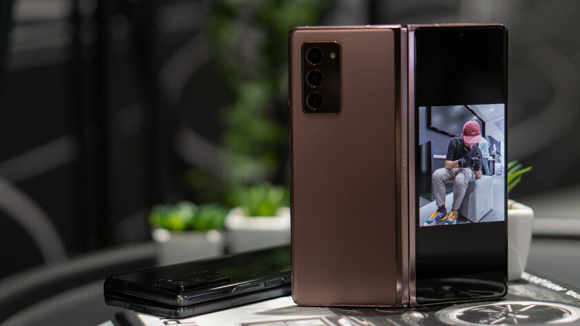 Пощупал Galaxy Z Fold 2 и влюбился: за складными смартфонами будущее, и теперь я с этим согласен