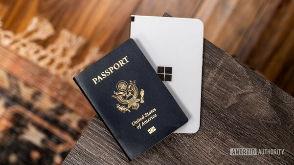 Обзор Microsoft Surface Duo в реальной жизни: совсем не похожий на другие