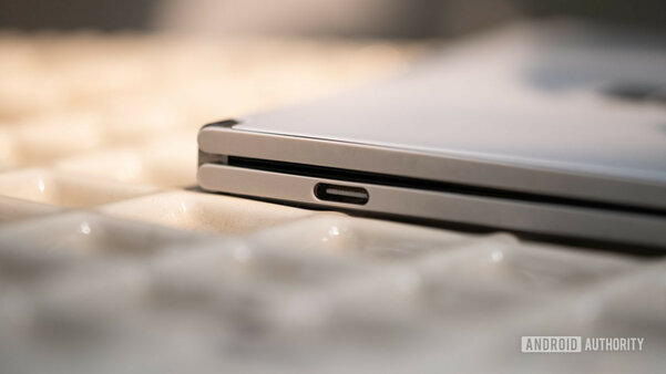 Обзор Microsoft Surface Duo в реальной жизни: совсем не похожий на другие