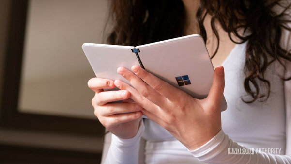Обзор Microsoft Surface Duo в реальной жизни: совсем не похожий на другие
