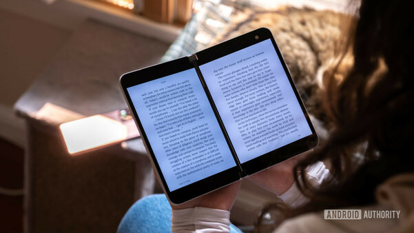 Обзор Microsoft Surface Duo в реальной жизни: совсем не похожий на другие