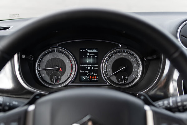 Тест-драйв Suzuki Vitara '20: отзывчивый мотор и узнаваемость на дороге