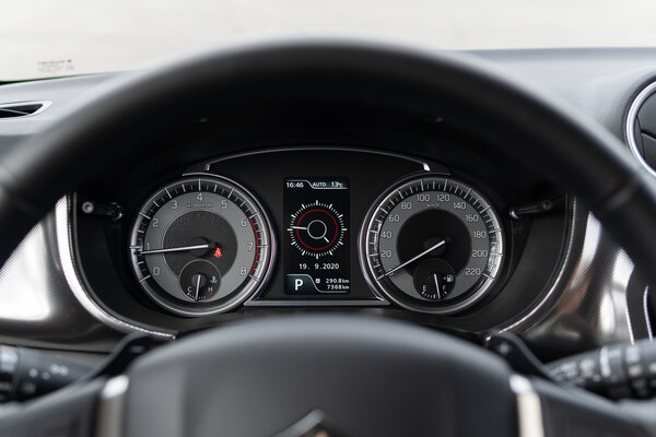 Тест-драйв Suzuki Vitara '20: отзывчивый мотор и узнаваемость на дороге