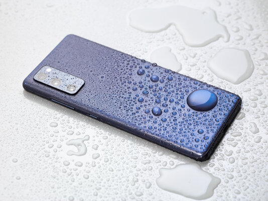 Упрощённый Galaxy S20 FE почти не отличается от флагмана и стоит дешевле