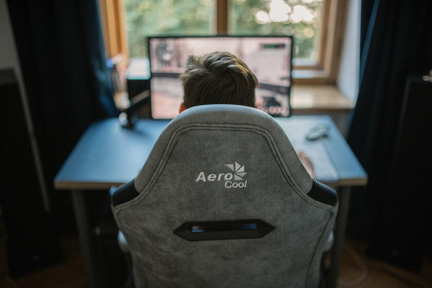 Что такое современное игровое кресло? Обзор двух моделей от AeroCool