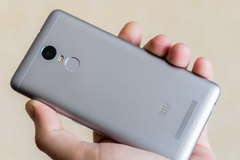 История серии Xiaomi Redmi: от смелого эксперимента до народного бестселлера