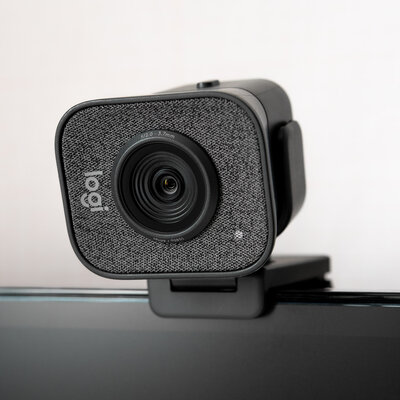 Обзор Logitech StreamCam: профессиональные технологии для дома — Дизайн и эргономика. 4