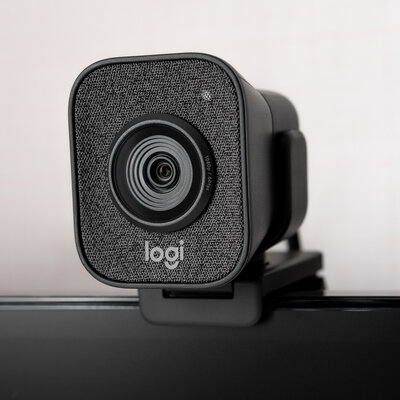 Обзор Logitech StreamCam: профессиональные технологии для дома — Дизайн и эргономика. 5