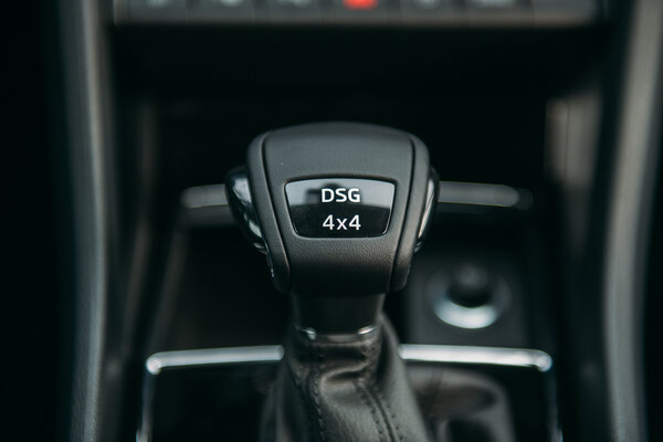 Полноприводная Skoda Karoq и другие новинки на загородном полигоне