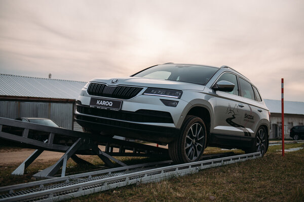 Полноприводная Skoda Karoq и другие новинки на загородном полигоне