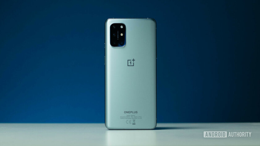 Обзор OnePlus 8T: экран на 120 Гц, зарядка на 65 Вт и тонна смелости