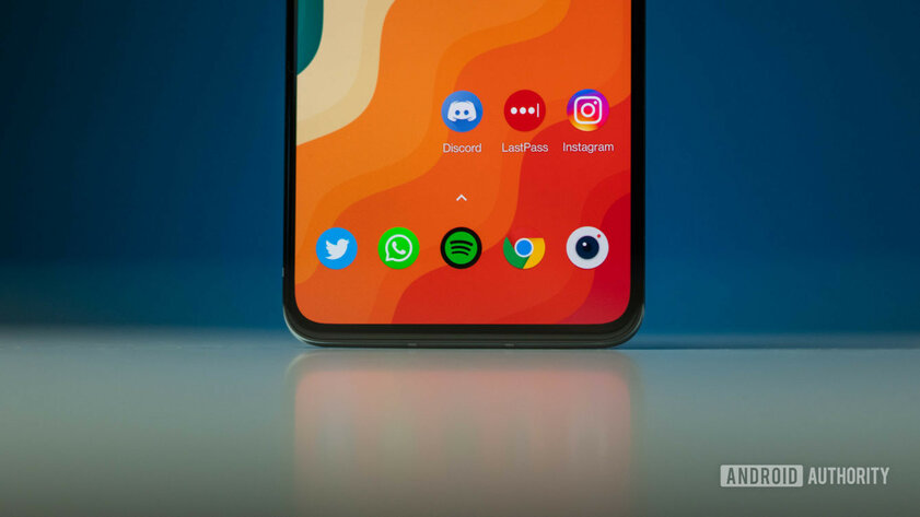 Обзор OnePlus 8T: экран на 120 Гц, зарядка на 65 Вт и тонна смелости
