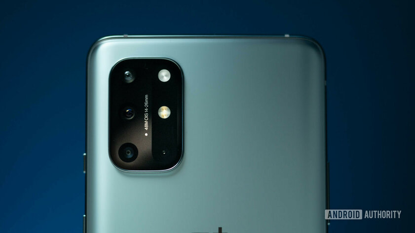 Обзор OnePlus 8T: экран на 120 Гц, зарядка на 65 Вт и тонна смелости