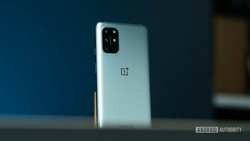 Обзор OnePlus 8T: экран на 120 Гц, зарядка на 65 Вт и тонна смелости