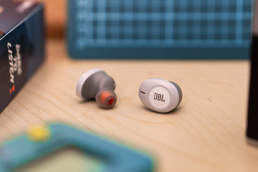 Обзор JBL TUNE 125TWS: 32 часа автономности, и это не выдумки
