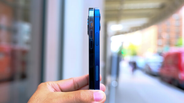 Первые обзоры iPhone 12: как западные журналисты оценили смартфон