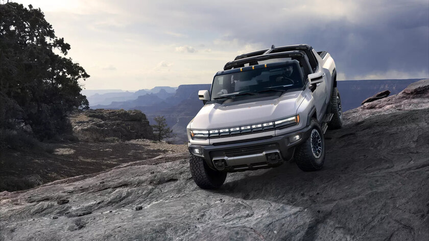 Hummer возвращается на рынок с электрическим пикапом, который может ездить по диагонали