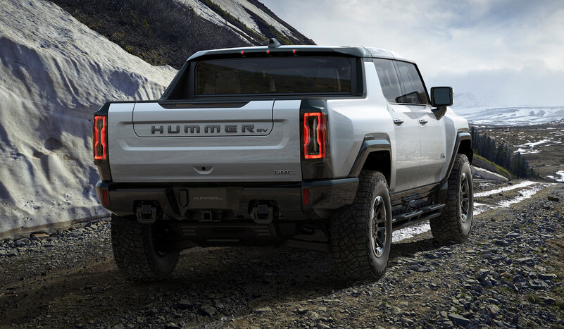 Hummer возвращается на рынок с электрическим пикапом, который может ездить по диагонали