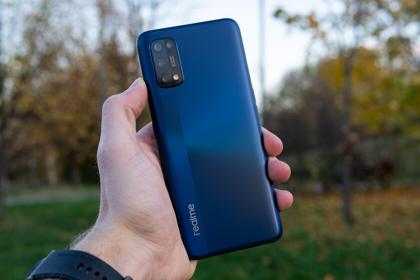 От 0% до 100% за 35 минут. Обзор Realme 7 Pro: интересный, нестыдный и за вменяемую цену
