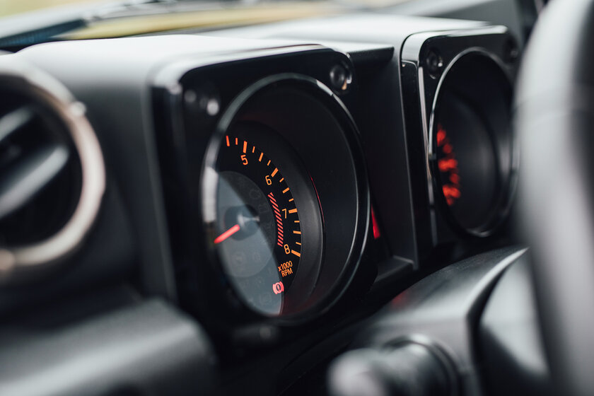 Тест-драйв Suzuki Jimny: компактный, красивый, но с небольшим запасом хода