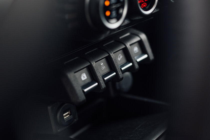 Тест-драйв Suzuki Jimny: компактный, красивый, но с небольшим запасом хода