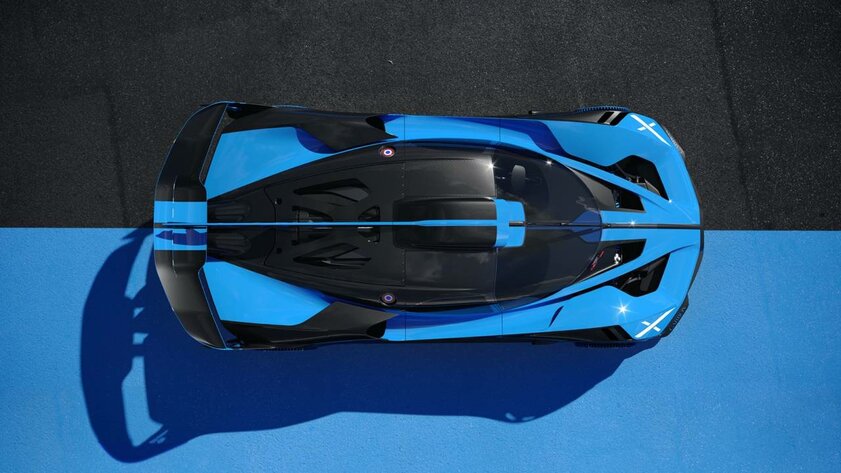 Bugatti представила гиперкар Bolide: 1825 лошадиных сил при весе 1240 килограммов