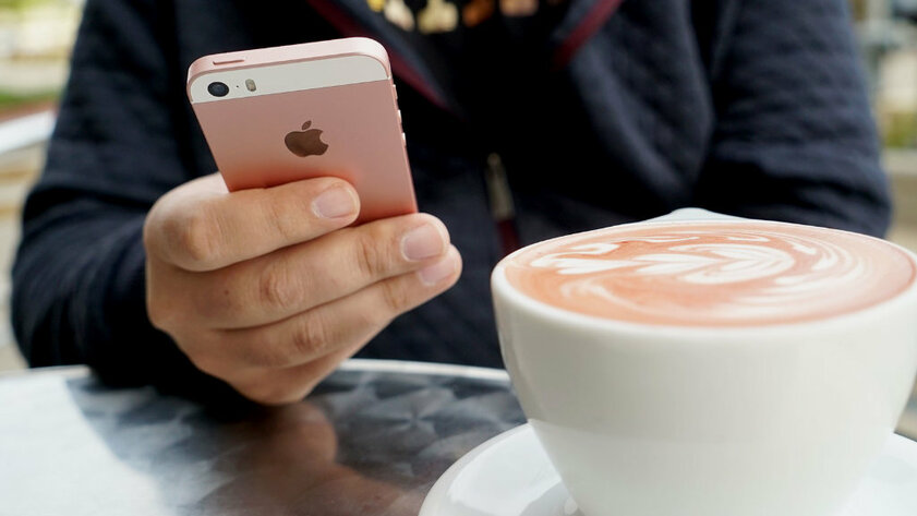 История iPhone: чем больше всего запомнились и как они менялись из года в год