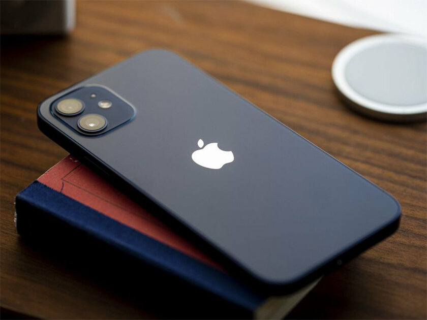 История iPhone: чем больше всего запомнились и как они менялись из года в год