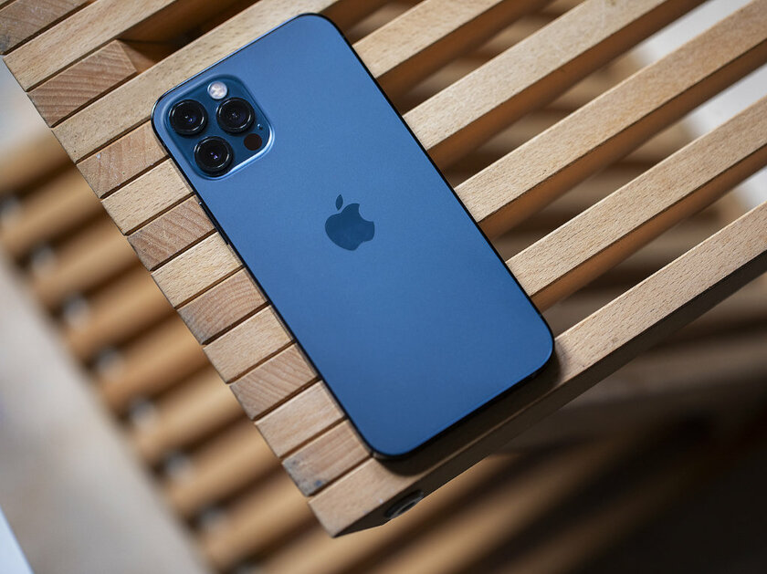 История iPhone: чем больше всего запомнились и как они менялись из года в год