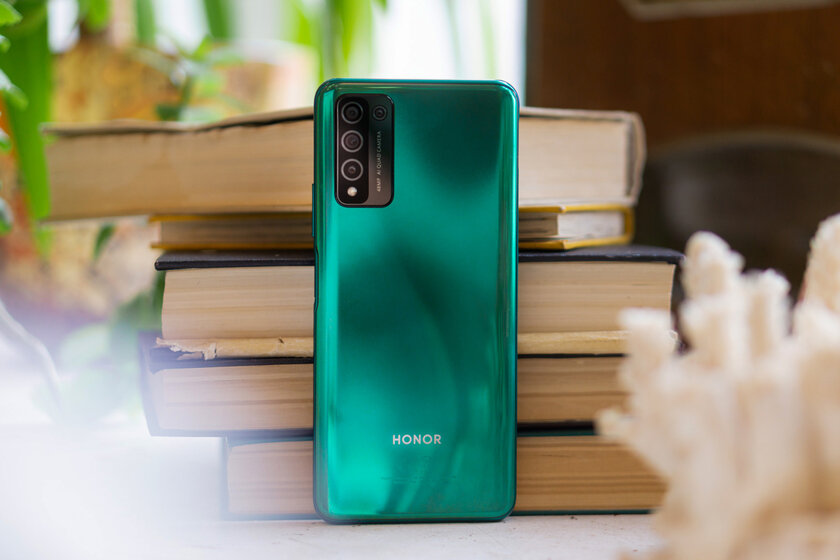 Обзор HONOR 10X Lite: 5000 мАч и 22,5-ваттная зарядка в комплекте