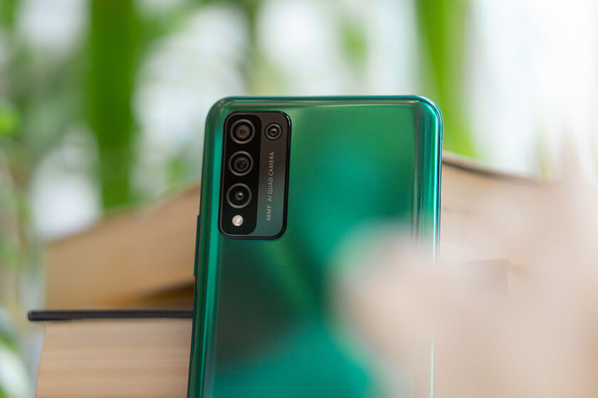 Обзор HONOR 10X Lite: 5000 мАч и 22,5-ваттная зарядка в комплекте