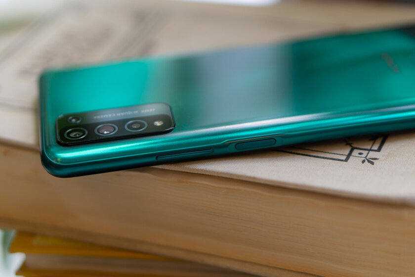 Обзор HONOR 10X Lite: 5000 мАч и 22,5-ваттная зарядка в комплекте