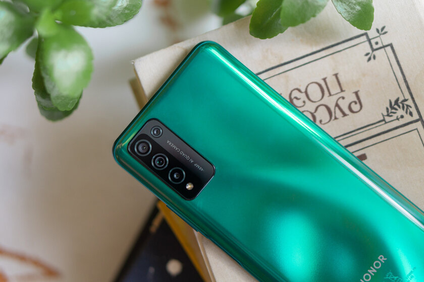 Обзор HONOR 10X Lite: 5000 мАч и 22,5-ваттная зарядка в комплекте