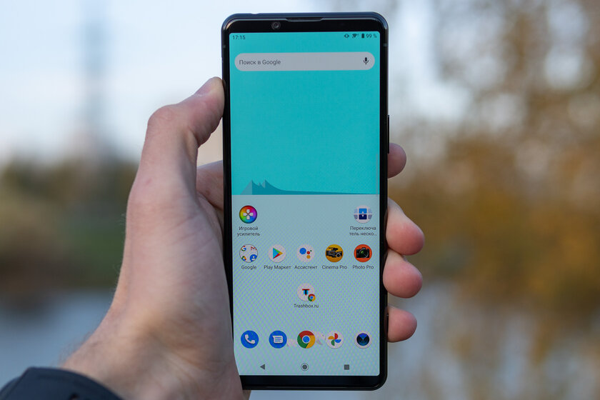 Sony Xperia 5 II — необычный смартфон, очень длинный и со странными камерами. Тестируем новинку