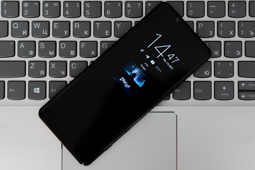 Sony Xperia 5 II — необычный смартфон, очень длинный и со странными камерами. Тестируем новинку