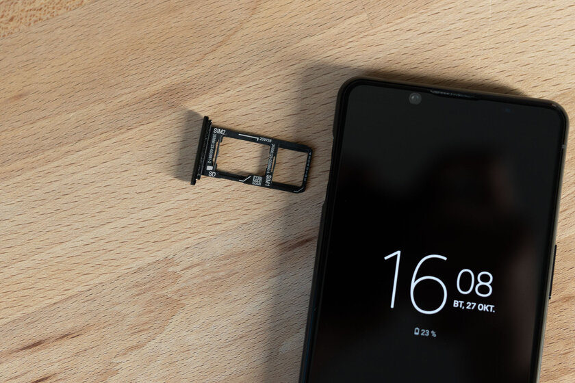 Sony Xperia 5 II — необычный смартфон, очень длинный и со странными камерами. Тестируем новинку