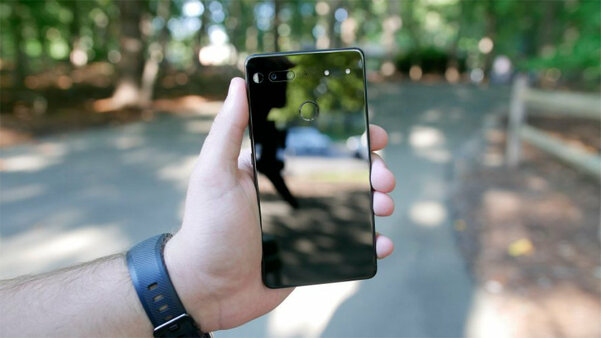 7 причин, почему провалился Essential Phone — смартфон от создателя Android