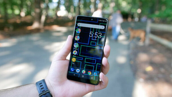 7 причин, почему провалился Essential Phone — смартфон от создателя Android