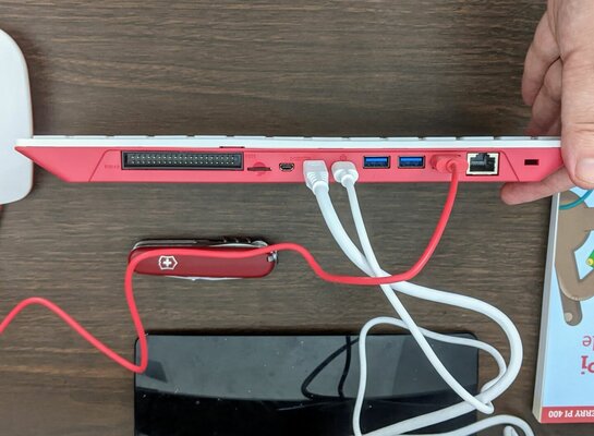 Полноценный ПК внутри клавиатуры, и это дёшево. Обзор Raspberry Pi 400