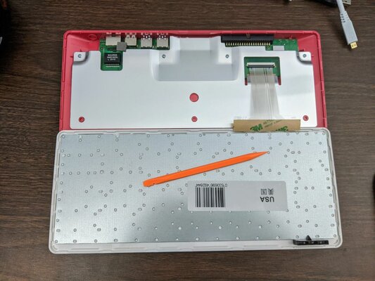 Полноценный ПК внутри клавиатуры, и это дёшево. Обзор Raspberry Pi 400