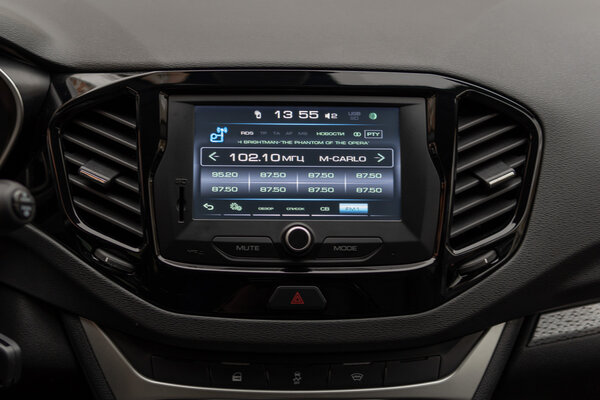 Тест-драйв Lada Vesta SW Cross '20: отечественная платформа, импортные агрегаты