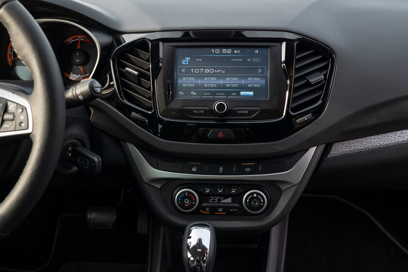 Тест-драйв Lada Vesta SW Cross '20: отечественная платформа, импортные агрегаты