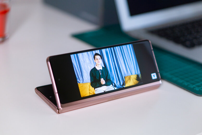 Подводные камни складного смартфона в реальной жизни. Проходил 2 недели с Galaxy Z Fold 2