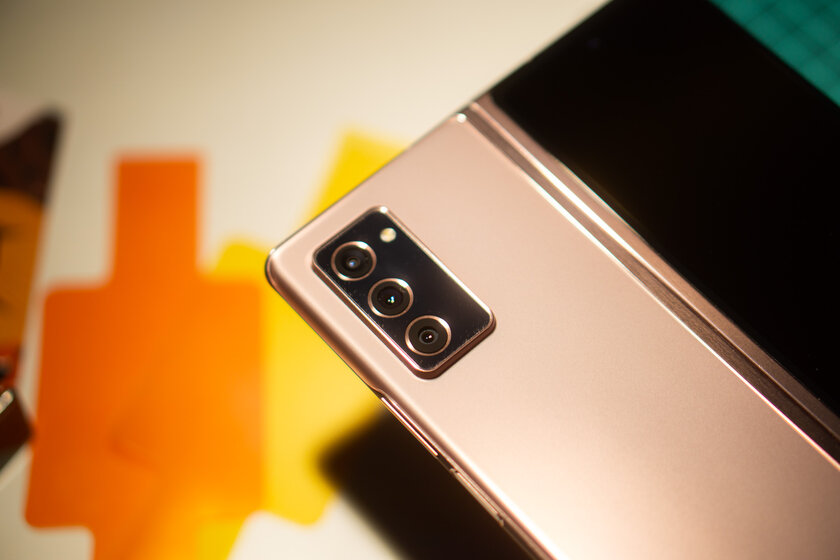 Подводные камни складного смартфона в реальной жизни. Проходил 2 недели с Galaxy Z Fold 2