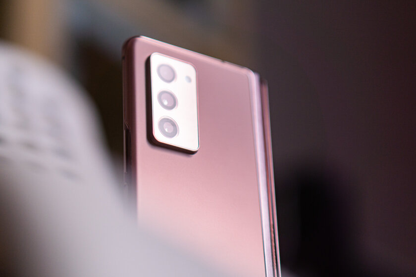 Подводные камни складного смартфона в реальной жизни. Проходил 2 недели с Galaxy Z Fold 2