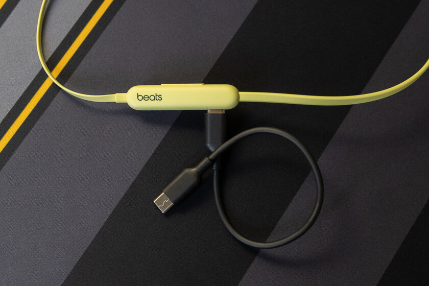 Каковы самые дешёвые наушники от Apple? Тестируем яркие Beats Flex